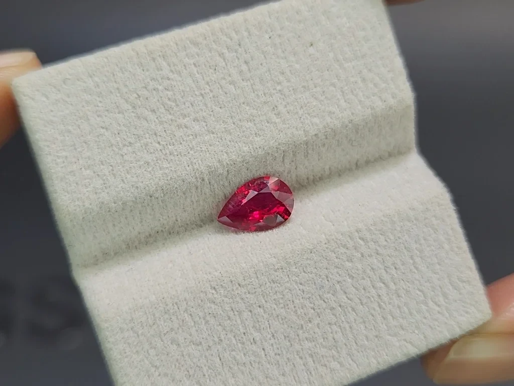 Unheated ruby Intense Red pear cut 1.08 carats, Mozambique Image №4