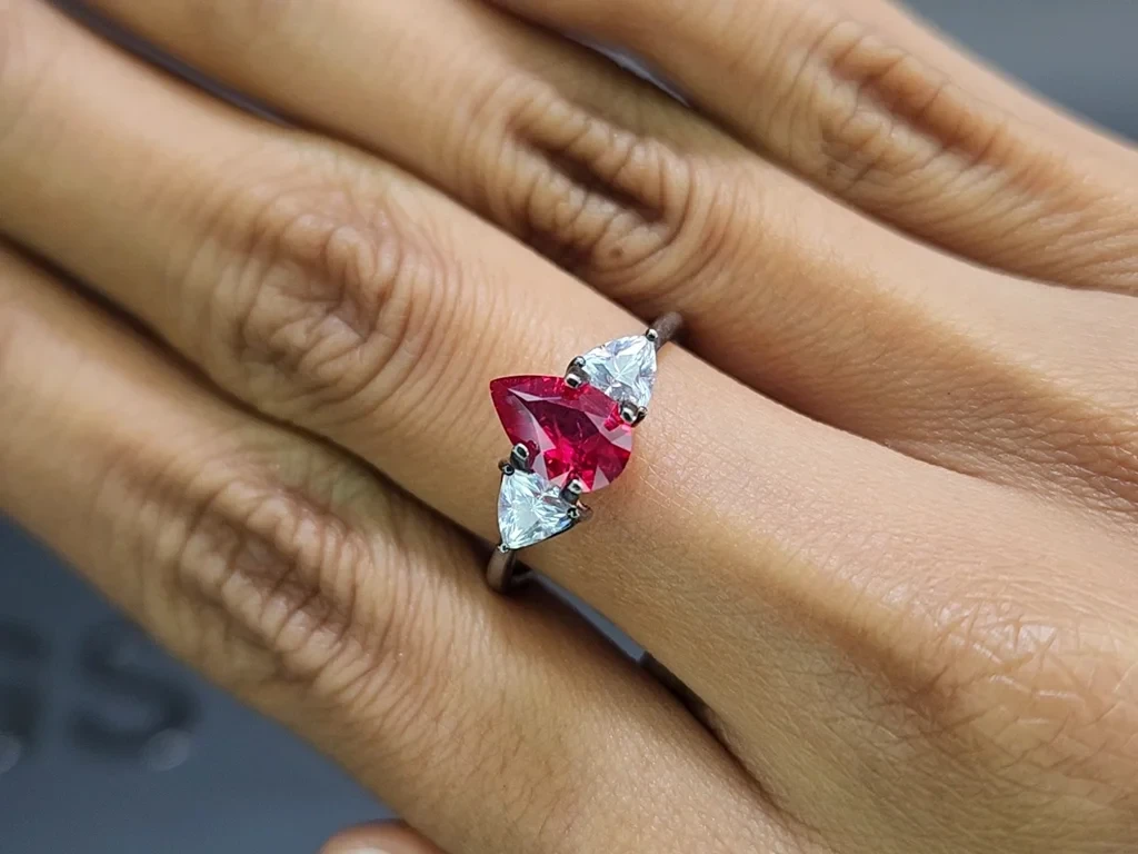 Unheated ruby Intense Red pear cut 1.08 carats, Mozambique Image №5