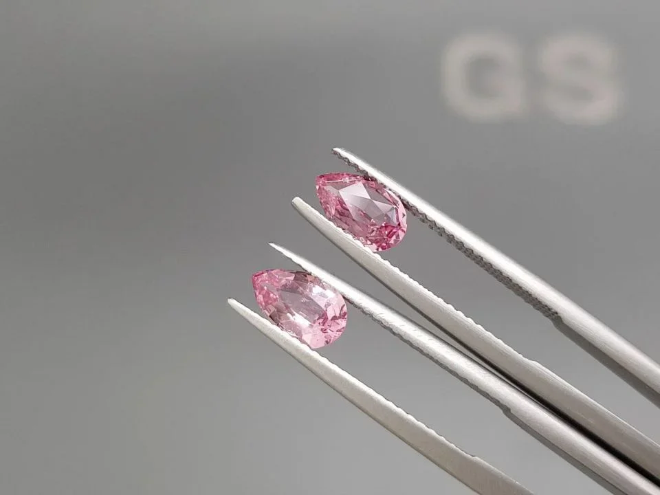 Pinkish-purple pair of pear-cut spinels 1.67 carats, Tajikistan Image №3