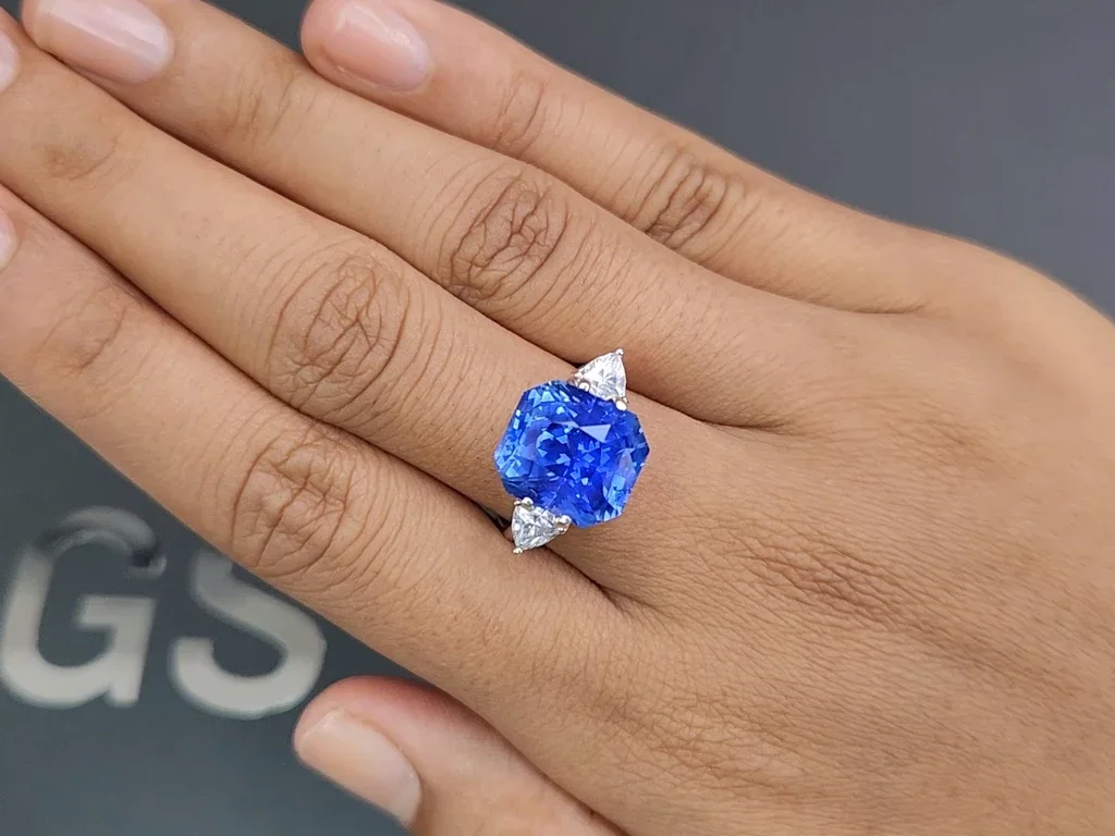 Unheated intense Cornflower blue Investment sapphire in radiant cut 11.03 ct, Sri Lanka Image №5