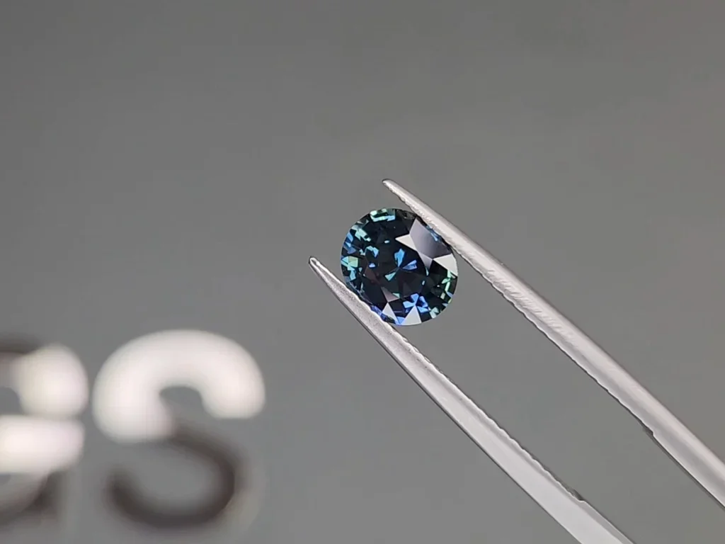Unheated Teal sapphire in oval cut 1.34ct, Madagascar Image №3