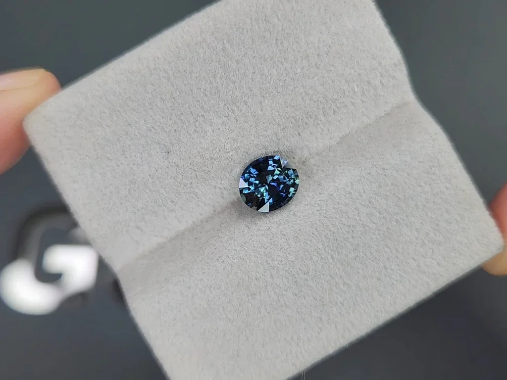 Unheated Teal sapphire in oval cut 1.34ct, Madagascar Image №4