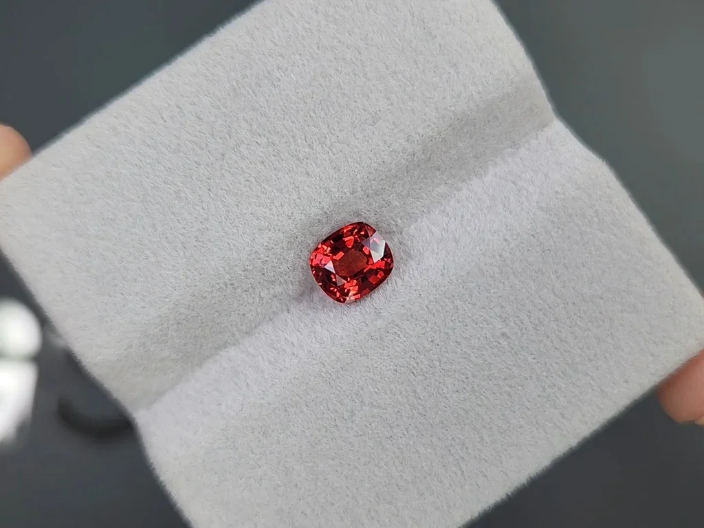 Vivid red spinel in cushion cut 1.03 carats Image №4