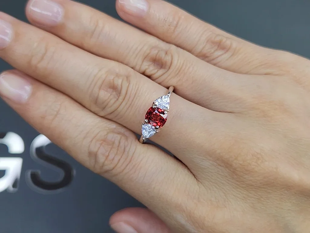 Vivid red spinel in cushion cut 1.03 carats Image №5
