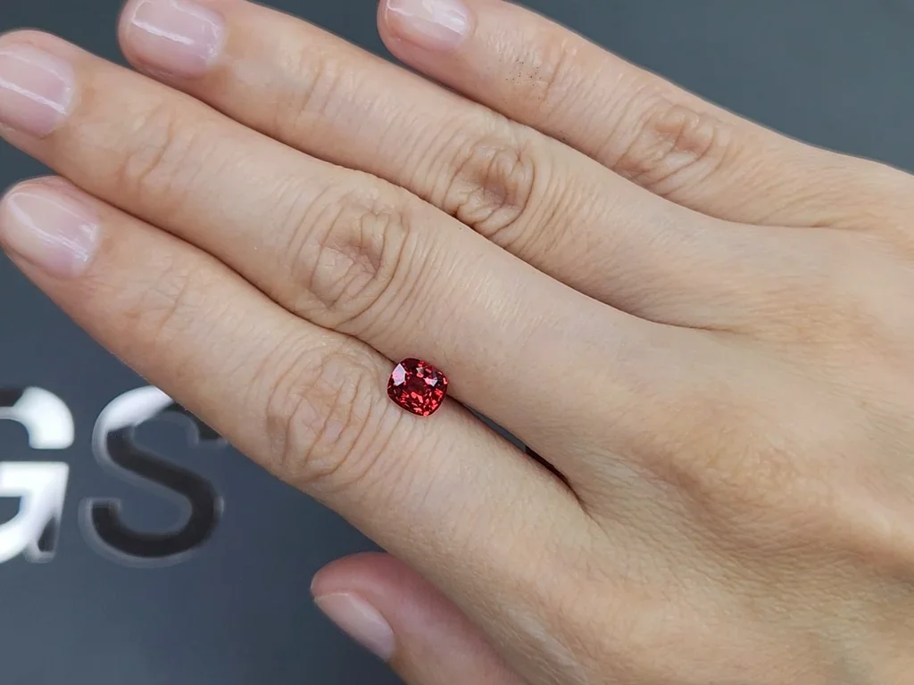 Vivid red spinel in cushion cut 1.03 carats Image №2