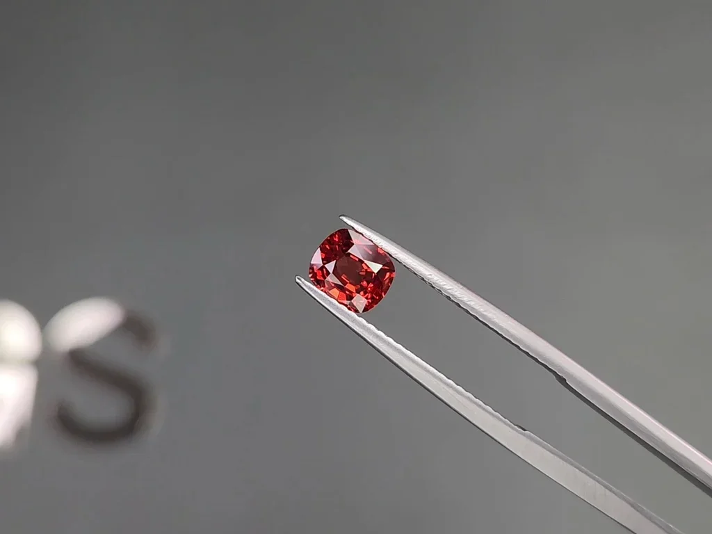 Vivid red spinel in cushion cut 1.03 carats Image №3
