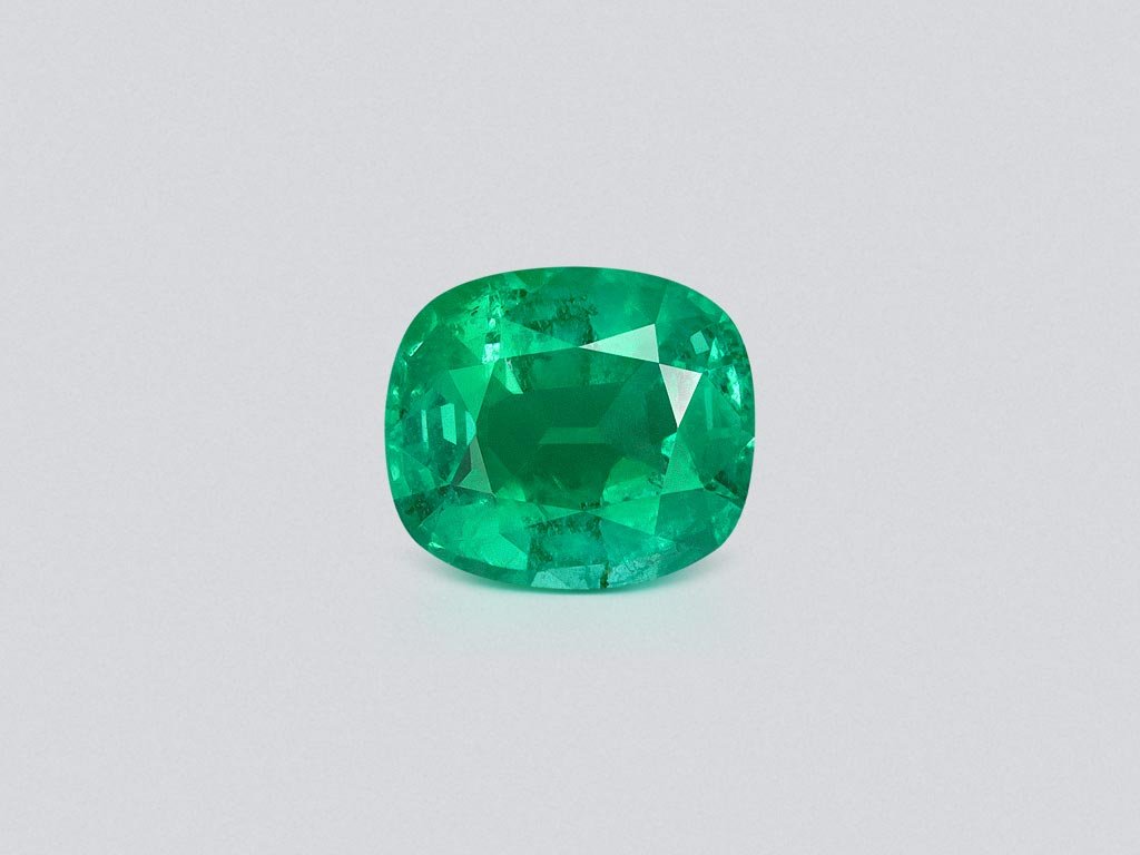 Intense green emerald in cushion cut 4.24 carats, Zambia  Image №1