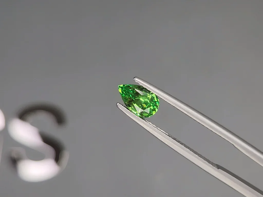 Intense Green tsavorite garnet in pear cut 1.00 carats, Tanzania Image №3