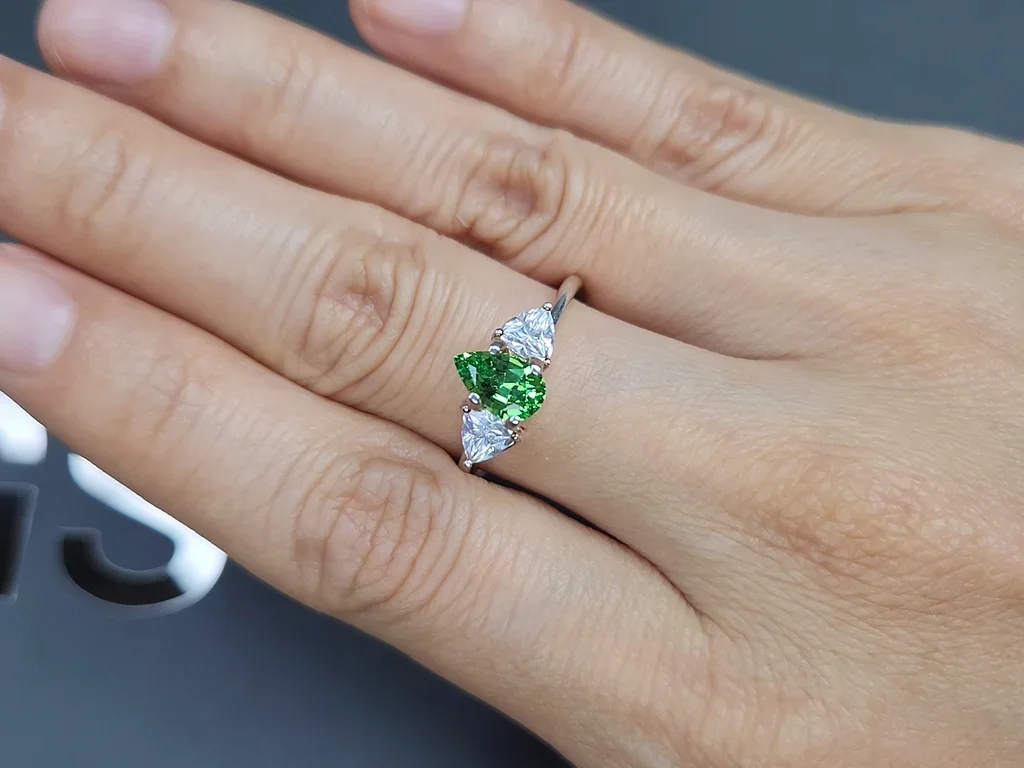 Intense Green tsavorite garnet in pear cut 1.00 carats, Tanzania Image №5