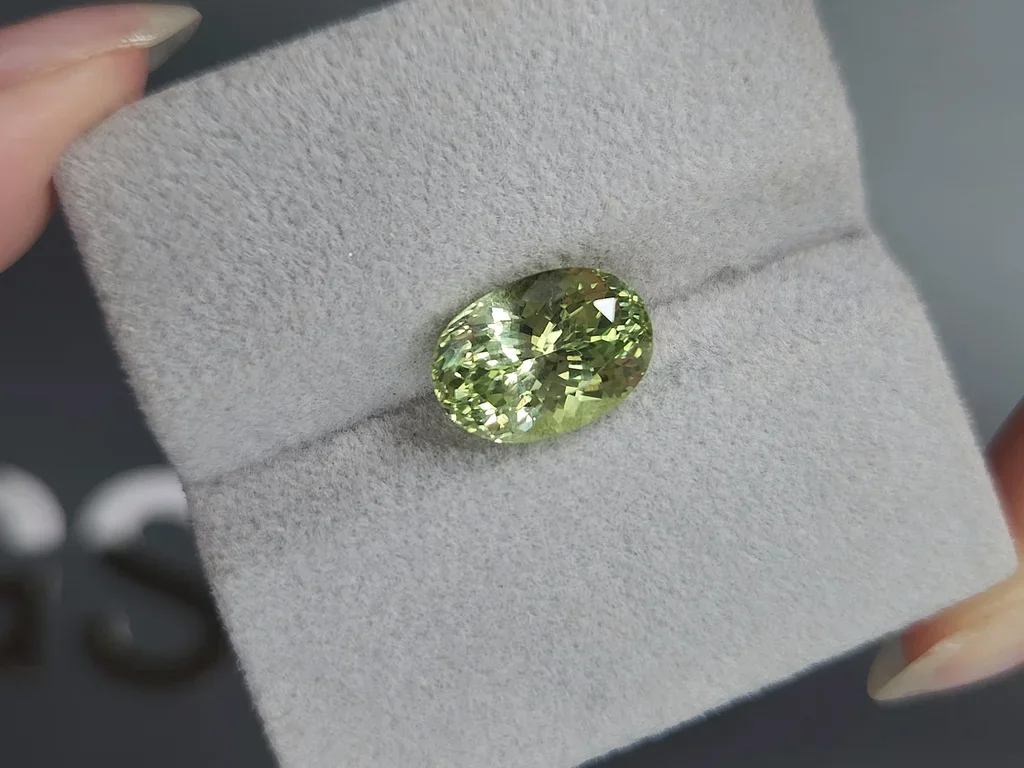 Rare Vanadium chrysoberyl in oval cut 5.28 carats, Sri Lanka Image №4