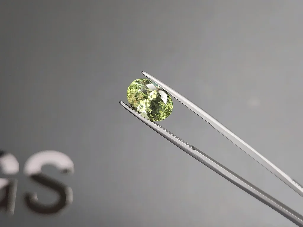 Rare Vanadium chrysoberyl in oval cut 5.28 carats, Sri Lanka Image №3