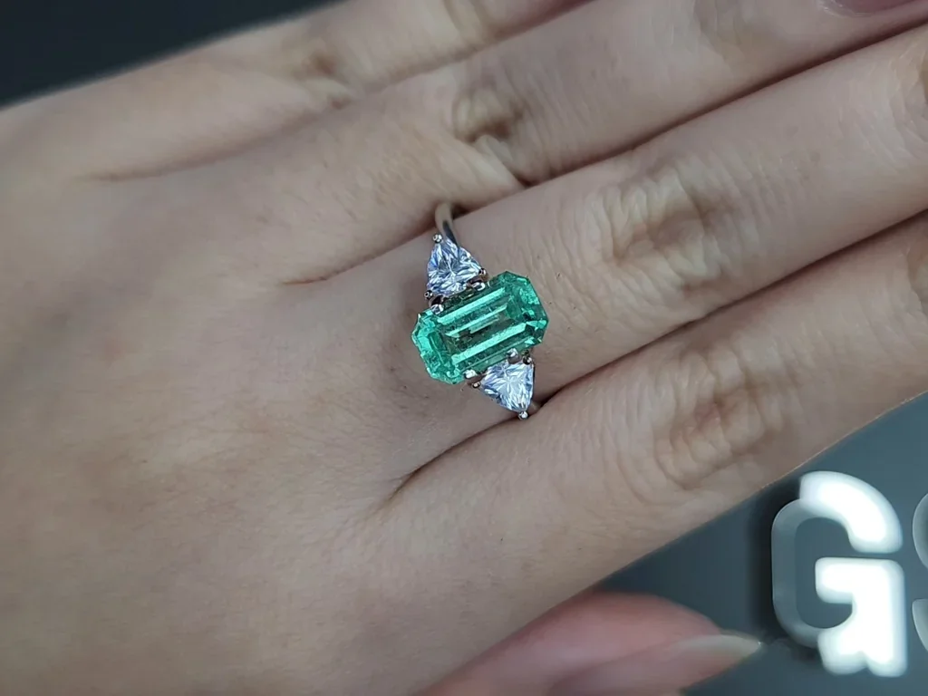 Emerald octagon cut 2.18 carats, Russia Image №5