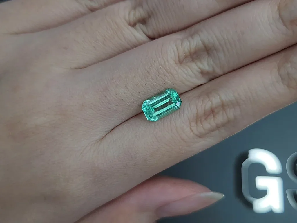Emerald octagon cut 2.18 carats, Russia Image №2
