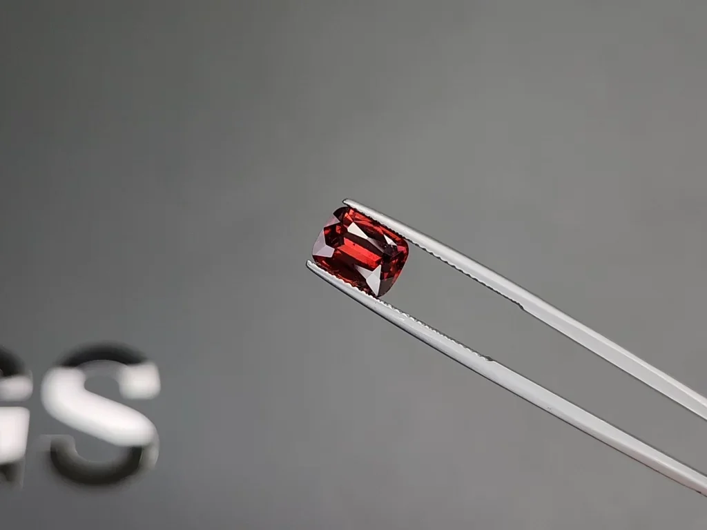 Spessartine garnet in cushion cut 3.62 carats, Africa Image №3