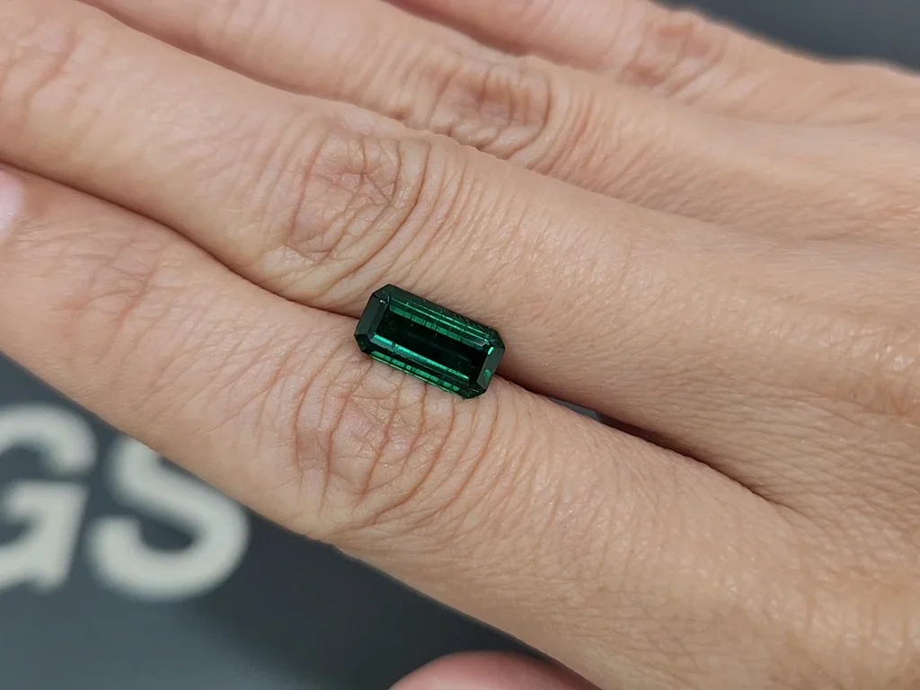 Emerald Vivid Green octagon cut 1.61 carats, Pakistan Image №2