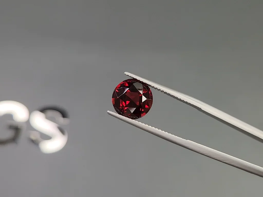 Rhodolite garnet round cut 5.07 carats, Africa Image №3