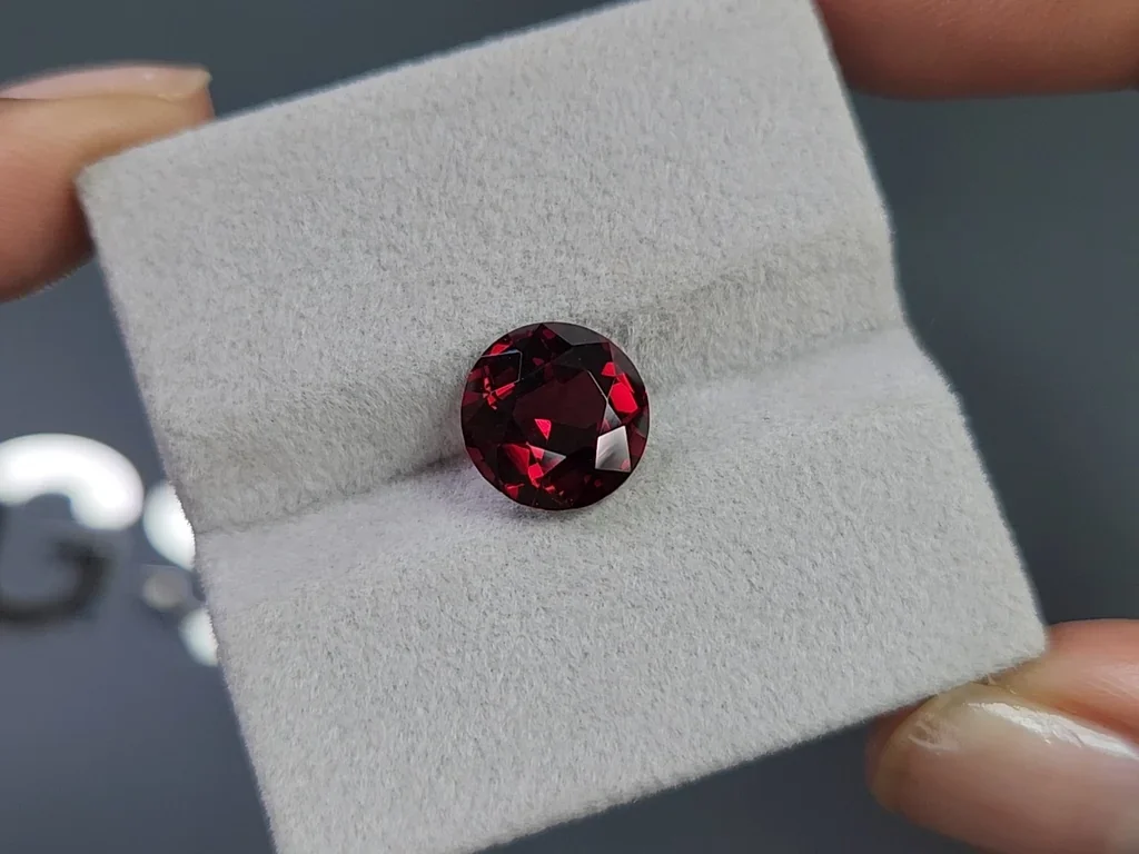 Rhodolite garnet round cut 5.07 carats, Africa Image №4