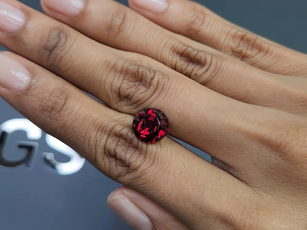 Rhodolite garnet round cut 5.07 carats, Africa Image №2