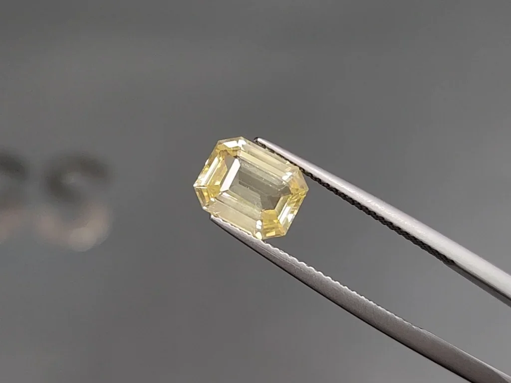 Unheated yellow sapphire octagon cut 2.50 carats, Sri Lanka Image №3