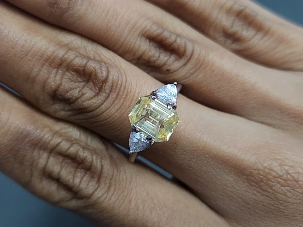 Unheated yellow sapphire octagon cut 2.50 carats, Sri Lanka Image №5