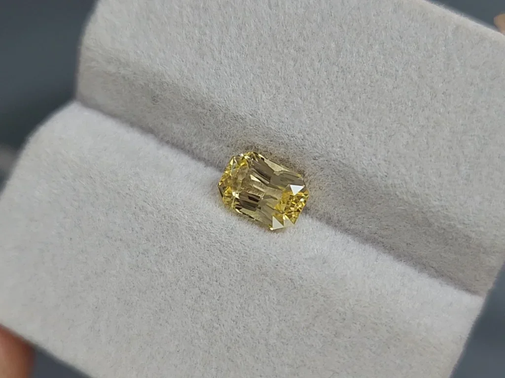 Pastel Yellow radiant cut sapphire 1.60ct, Sri Lanka  Image №3