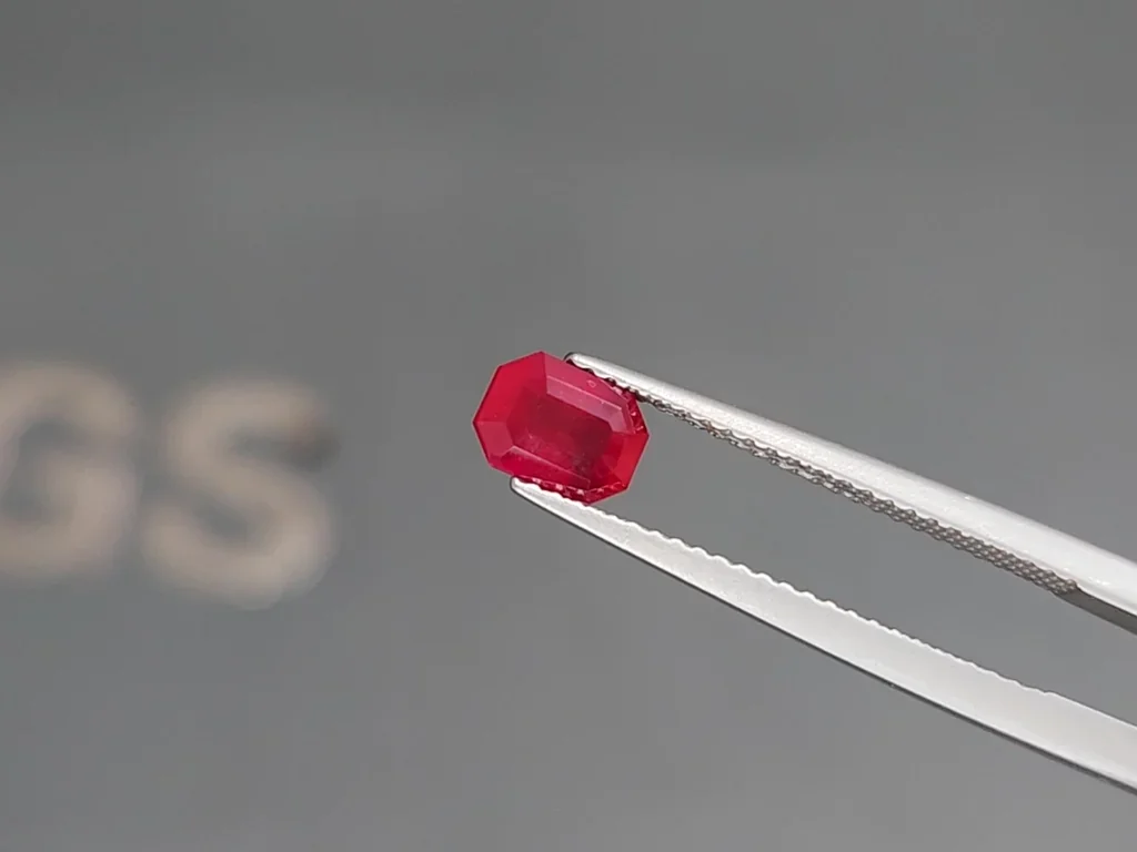 Unheated ruby rutile silk effect octagon cut 1.04 carats, Mozambique Image №3