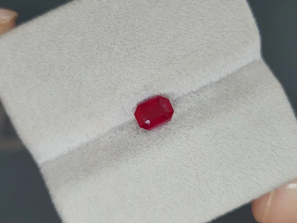 Unheated ruby rutile silk effect octagon cut 1.04 carats, Mozambique Image №4