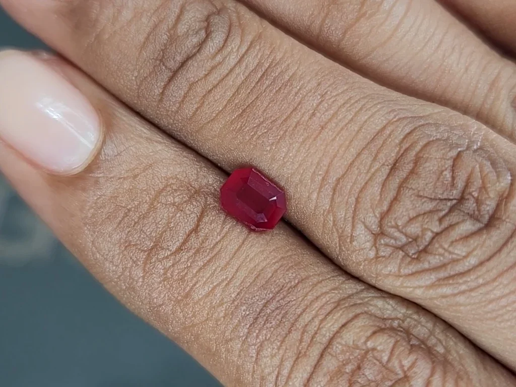 Unheated ruby rutile silk effect octagon cut 1.04 carats, Mozambique Image №2