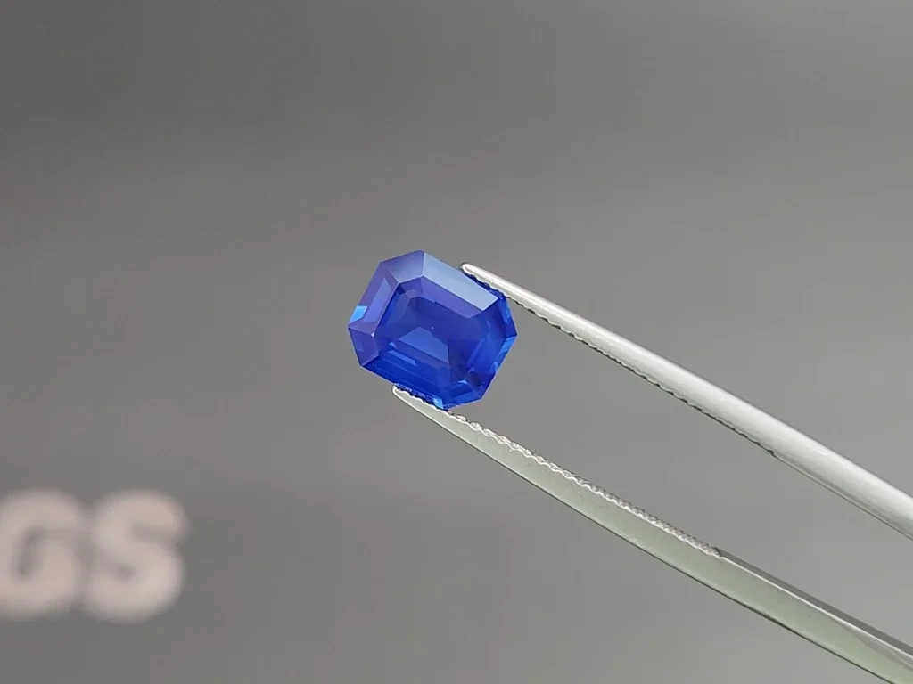 Unheated sapphire Cornflower Blue octagon cut  2.57 carats, Sri Lanka Image №3