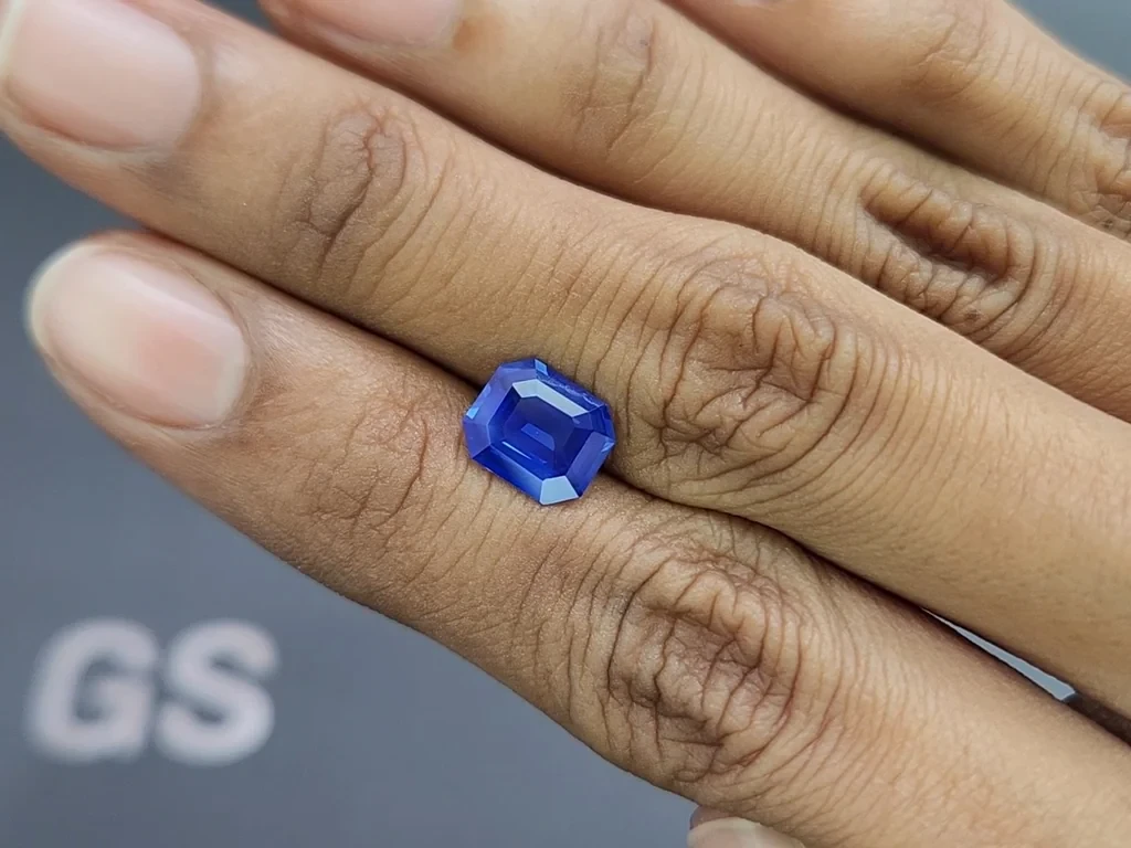 Unheated sapphire Cornflower Blue octagon cut  2.57 carats, Sri Lanka Image №2