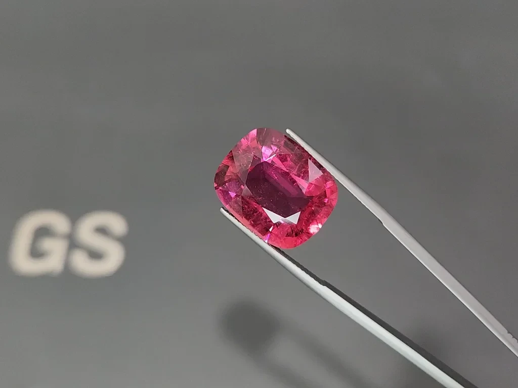 Large vivid pink rubellite tourmaline in cushion cut 18.25 carats, Nigeria Image №3