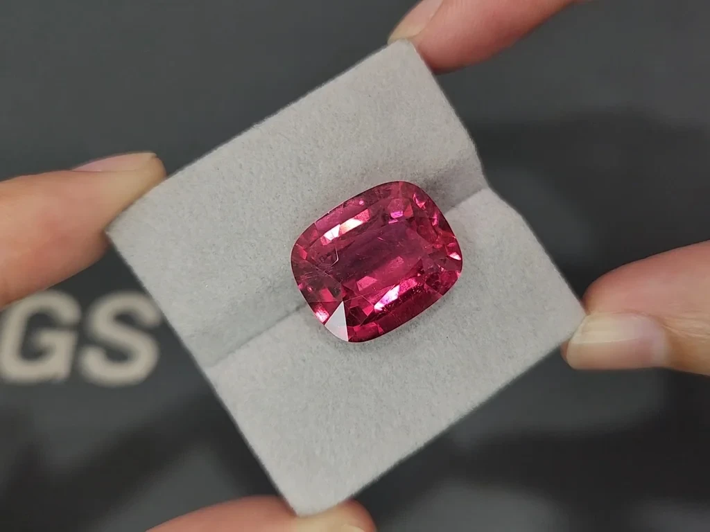 Large vivid pink rubellite tourmaline in cushion cut 18.25 carats, Nigeria Image №4