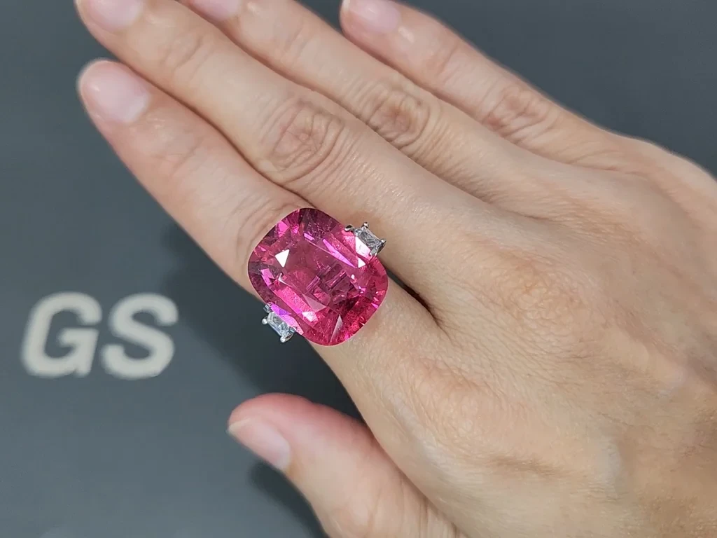 Large vivid pink rubellite tourmaline in cushion cut 18.25 carats, Nigeria Image №5
