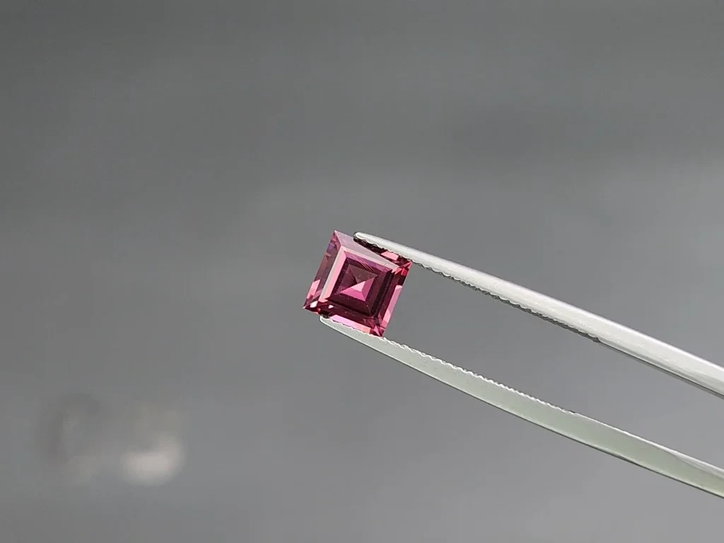 Garnet rhodolite princess cut 1.45 carats, Madagascar Image №3