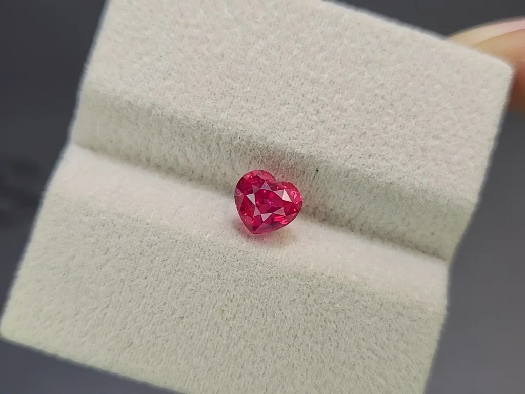 Unheated vivid pinkish red ruby heart shape 1.57 carats, Mozambique Image №4