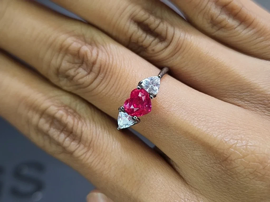 Unheated vivid pinkish red ruby heart shape 1.57 carats, Mozambique Image №5