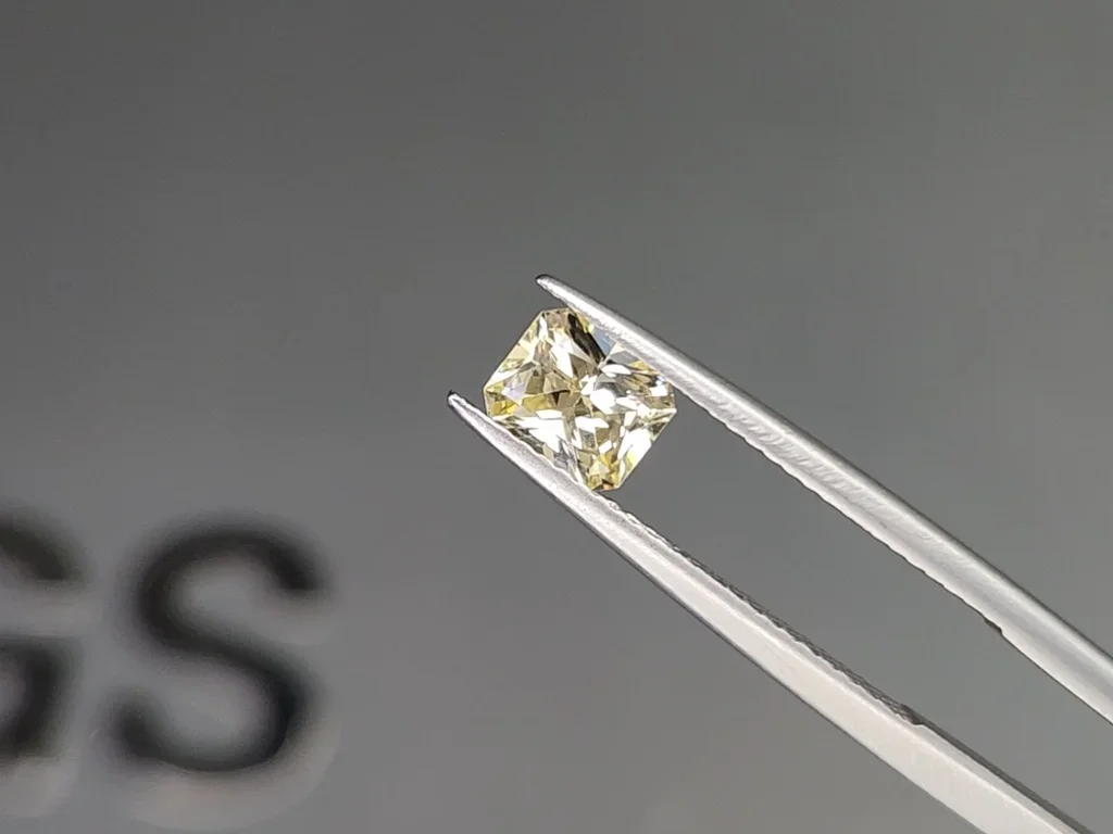 Untreated yellow sapphire (Pastel Yellow) in radiant cut 0.99 carats, Sri Lanka Image №3