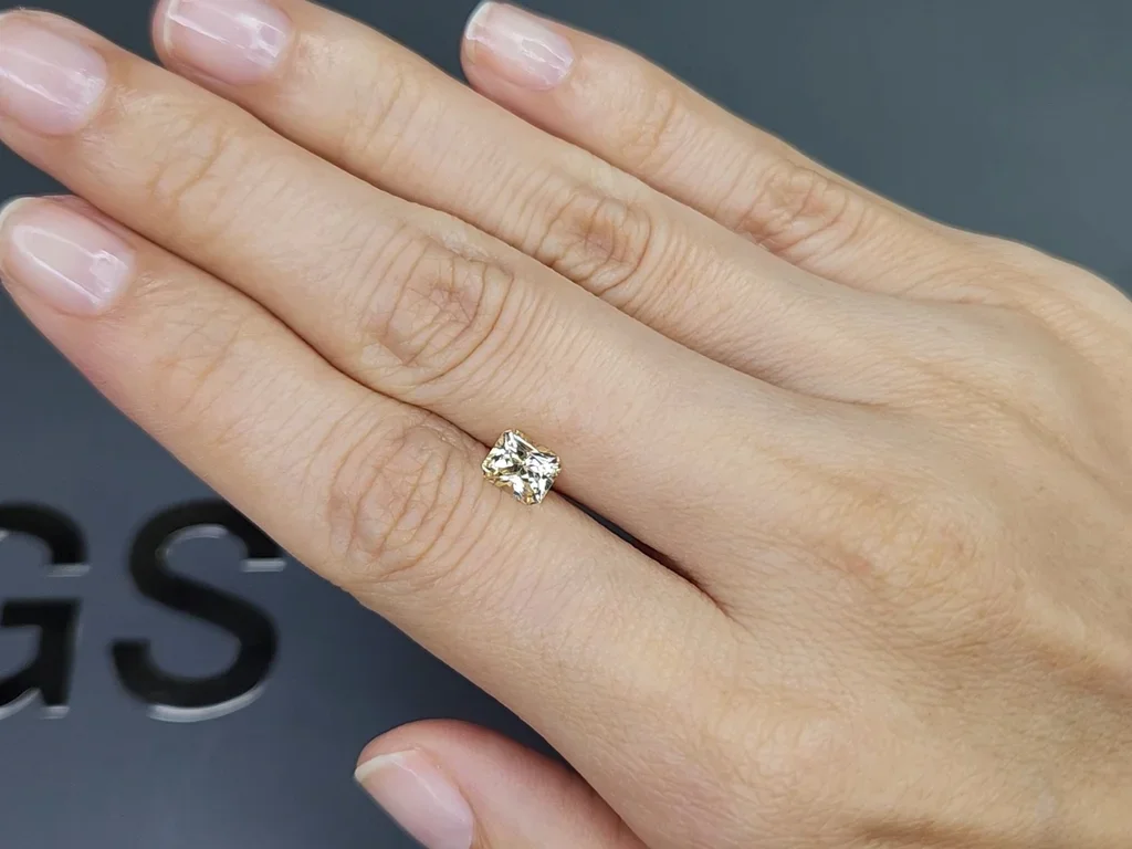 Untreated yellow sapphire (Pastel Yellow) in radiant cut 0.99 carats, Sri Lanka Image №2