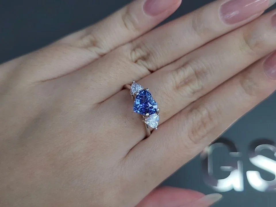 Unheated blue sapphire in heart shape 2.17 carats, Sri Lanka  Image №5