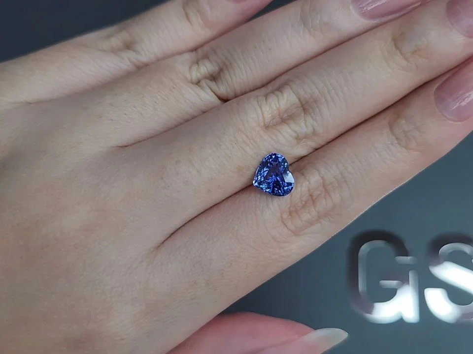 Unheated blue sapphire in heart shape 2.17 carats, Sri Lanka  Image №2