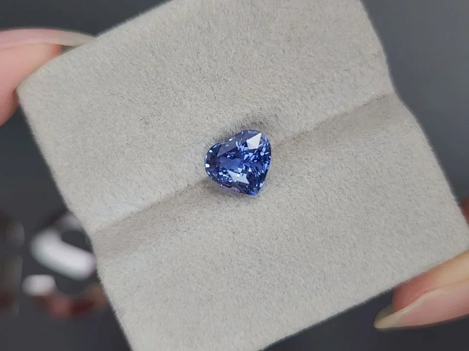 Unheated blue sapphire in heart shape 2.17 carats, Sri Lanka  Image №4