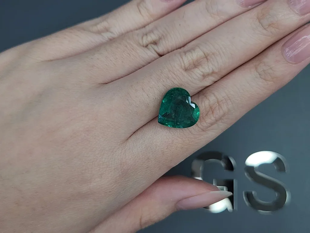 Emerald in heart shape 7.65 carats, Zambia  Image №2