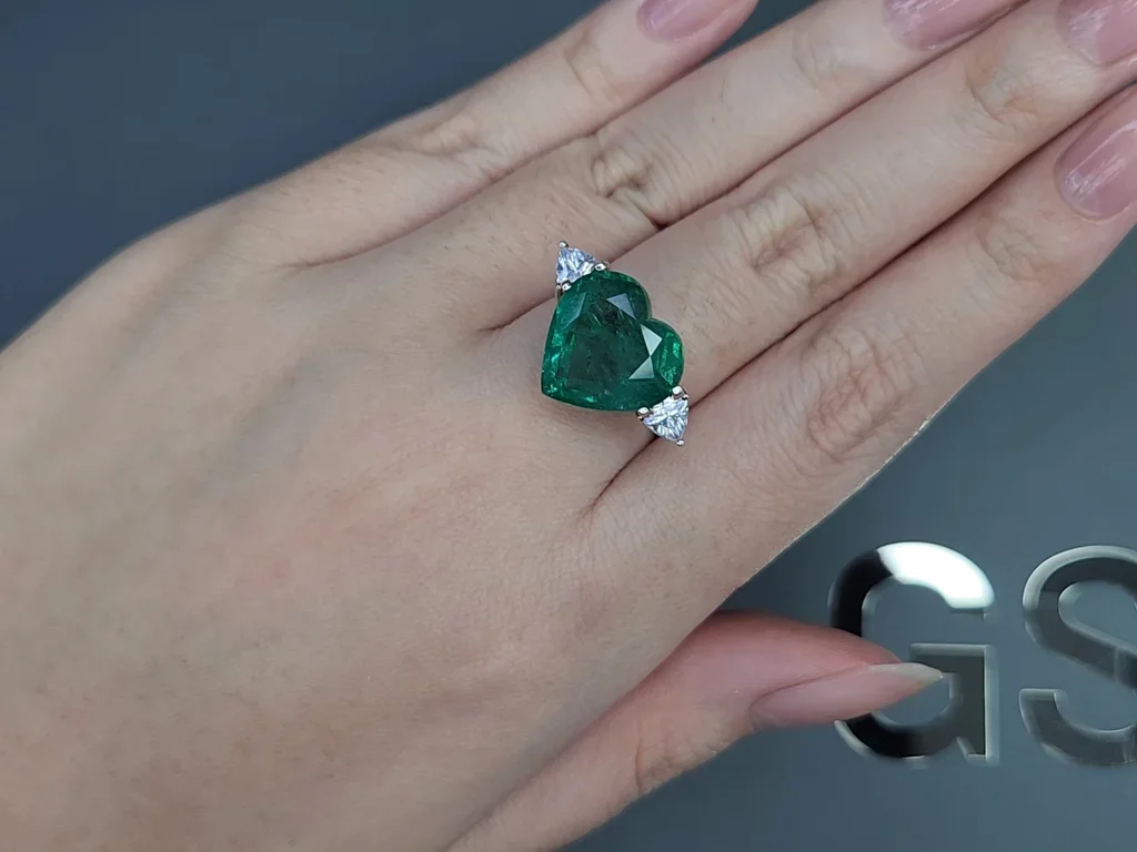 Emerald in heart shape 7.65 carats, Zambia  Image №5