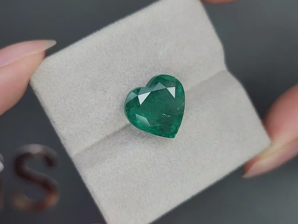 Emerald in heart shape 7.65 carats, Zambia  Image №4