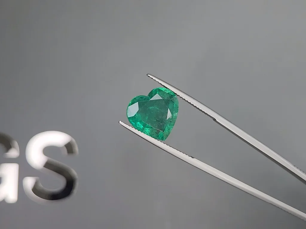 Emerald in heart shape 7.65 carats, Zambia  Image №3