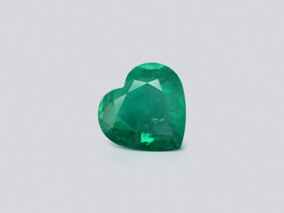 Emerald in heart shape 7.65 carats, Zambia  photo