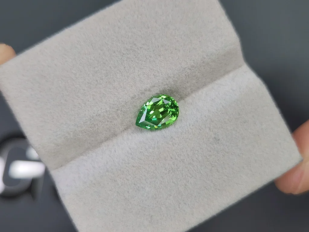 Intense Green tsavorite garnet in pear cut 1.25 carats, Tanzania Image №4
