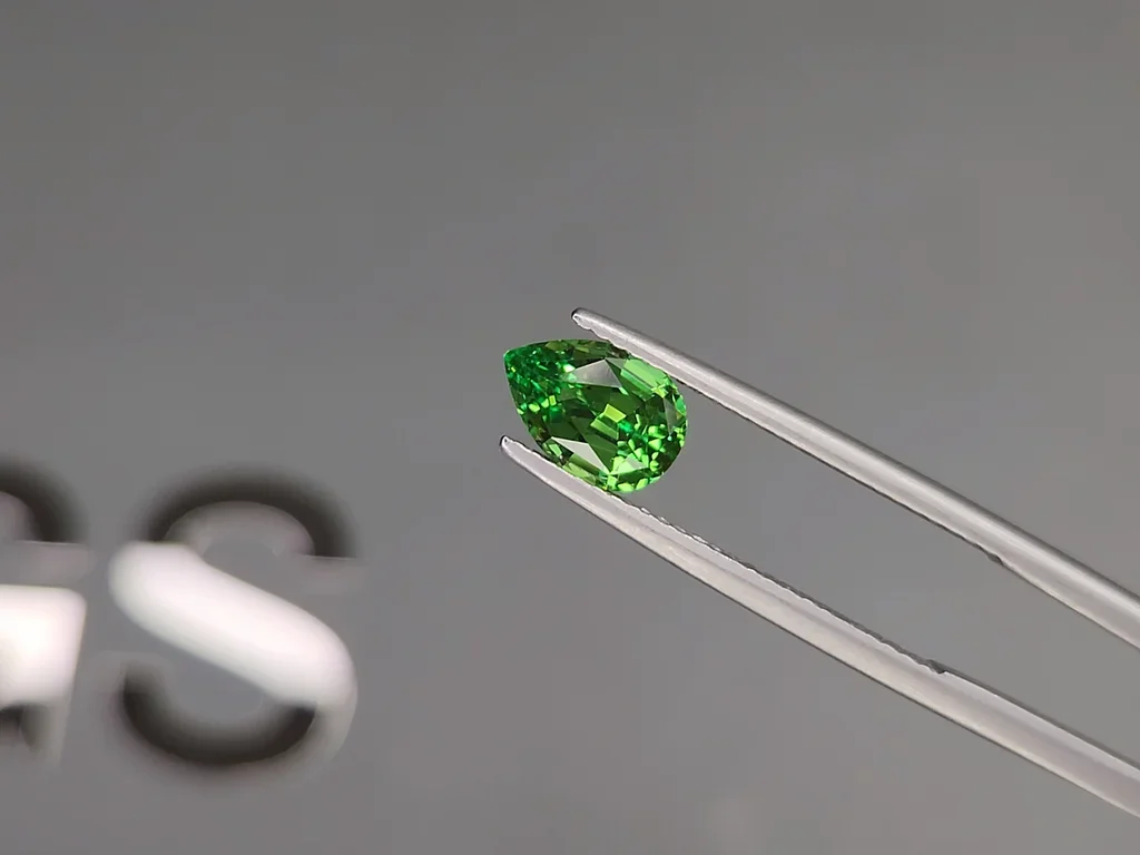 Intense Green tsavorite garnet in pear cut 1.25 carats, Tanzania Image №3