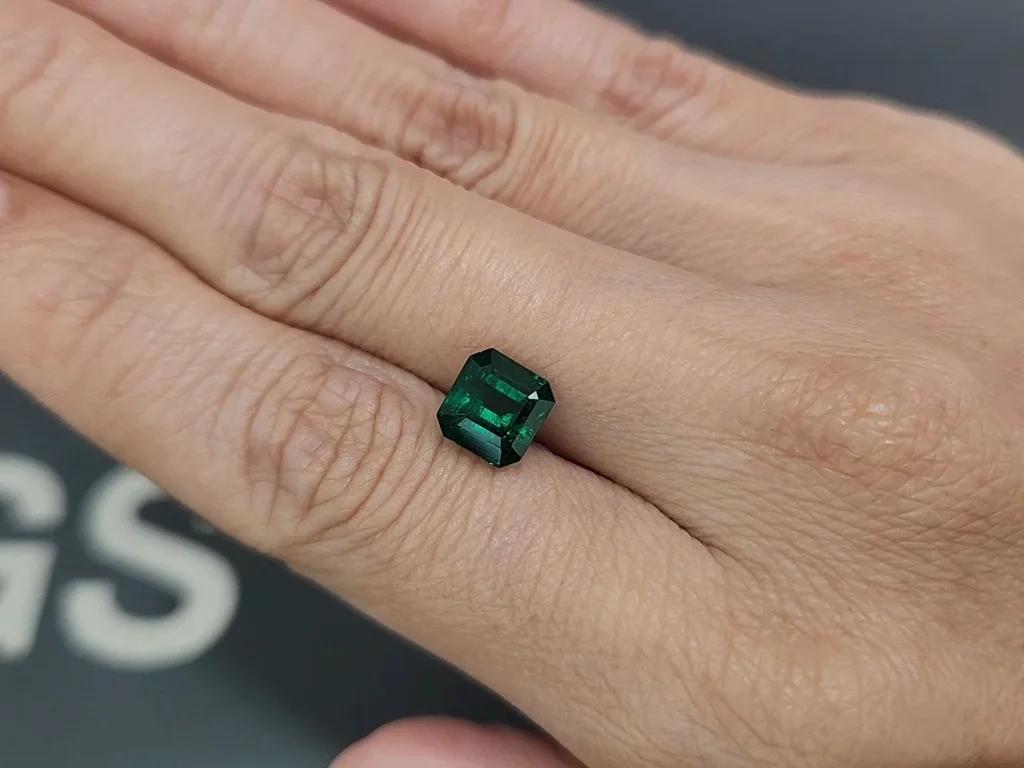Emerald Vivid Green octagon cut 2.18 carats, Pakistan Image №2