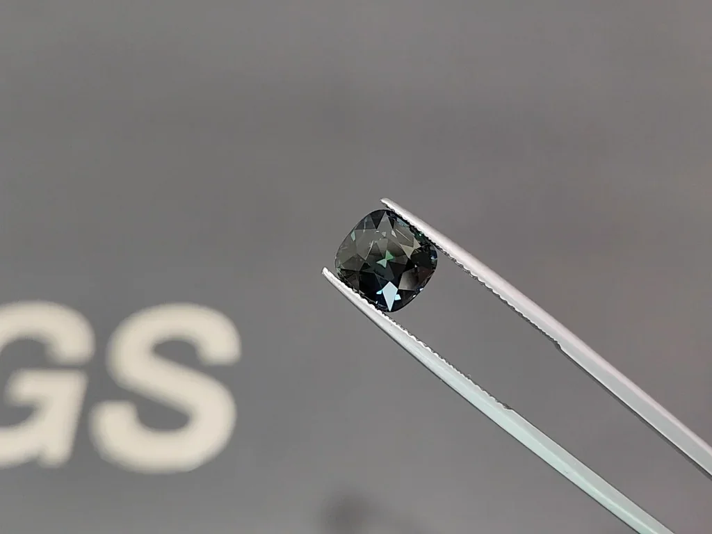 Unheated green sapphire cushion cut  4.12 carats, Sri Lanka Image №3